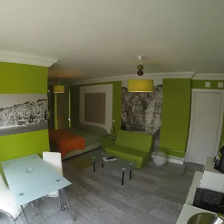 לינה וארוחת בוקר Seventies לאגוּ‏ש