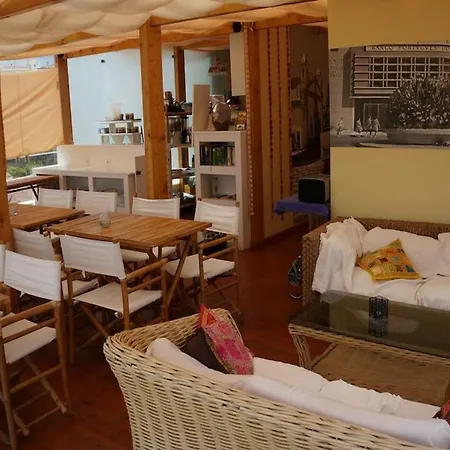 Bed & Breakfast Seventies Lagos