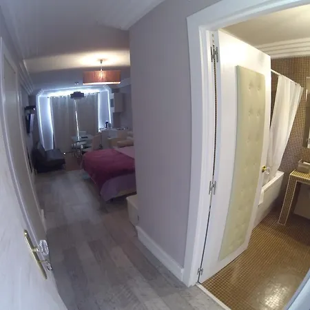 Bed & Breakfast Seventies